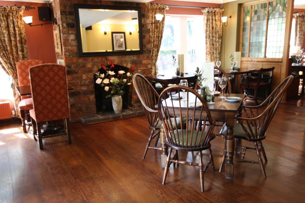 The Dibbinsdale Inn Bromborough Esterno foto